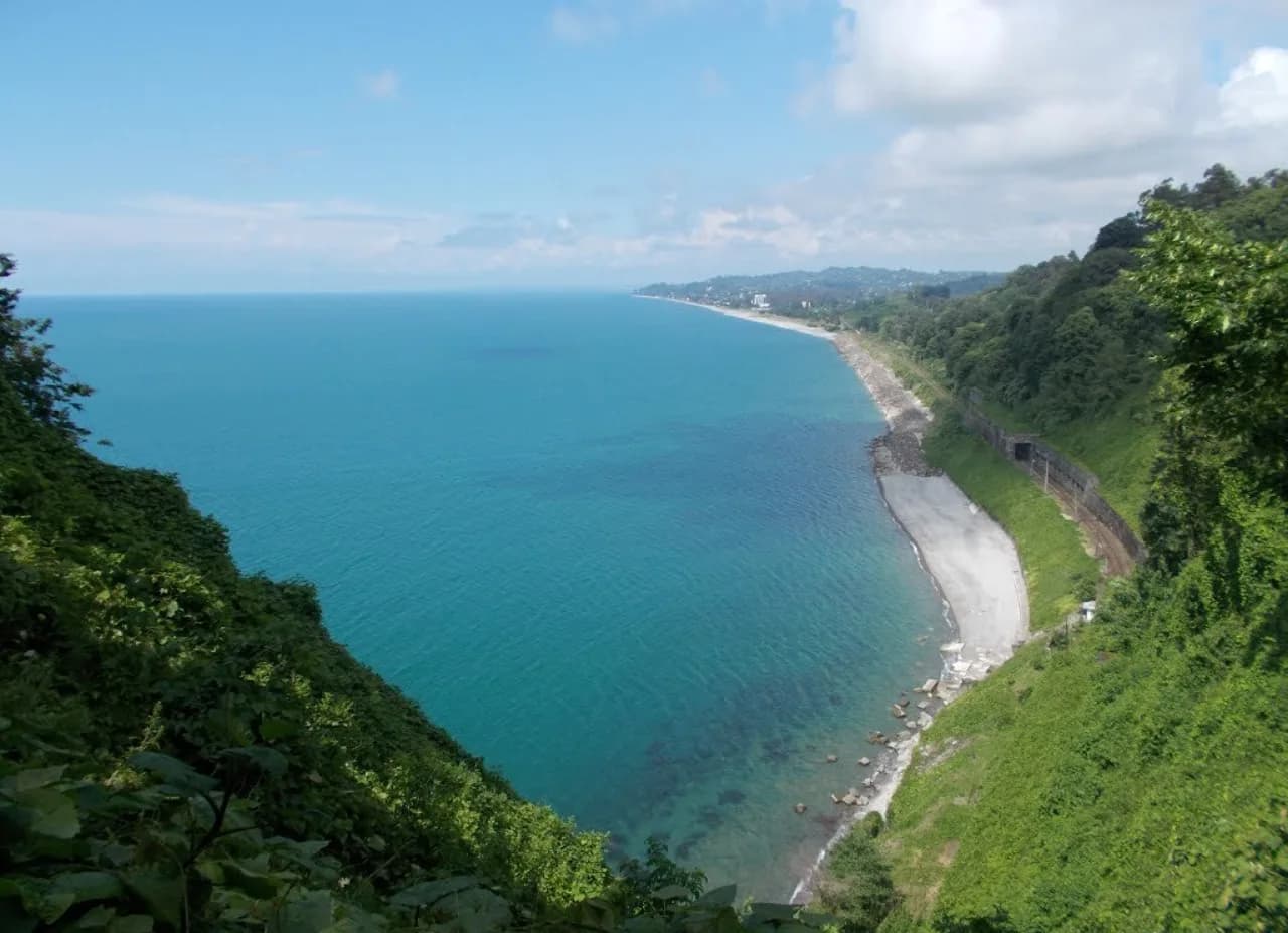 Batumi Botanika bağından Qara dəniz sahilinin mənzərəsi