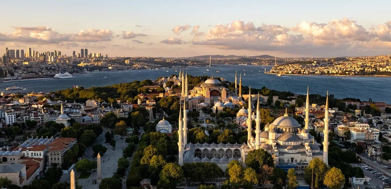 Yuxarıdan Boğaziçi və İstanbulun tarixi yarımadası