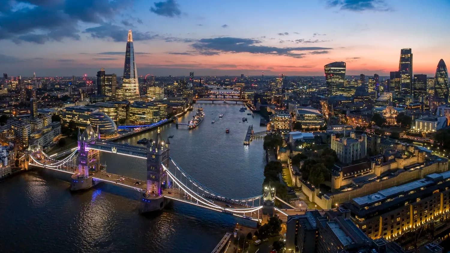 Londonun Temza çayı ətrafındakı silueti