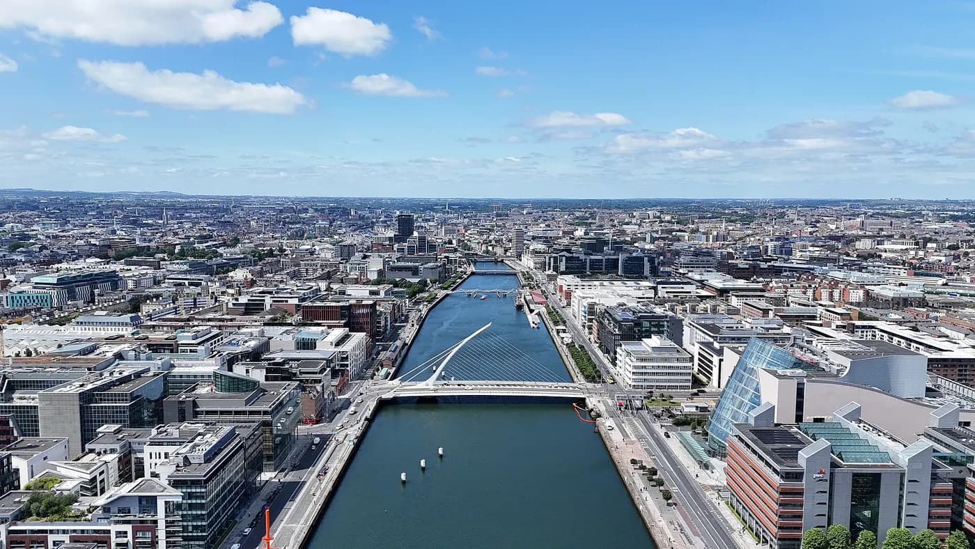 İrlandiyanın paytaxtı Dublinin havadan görünüşü