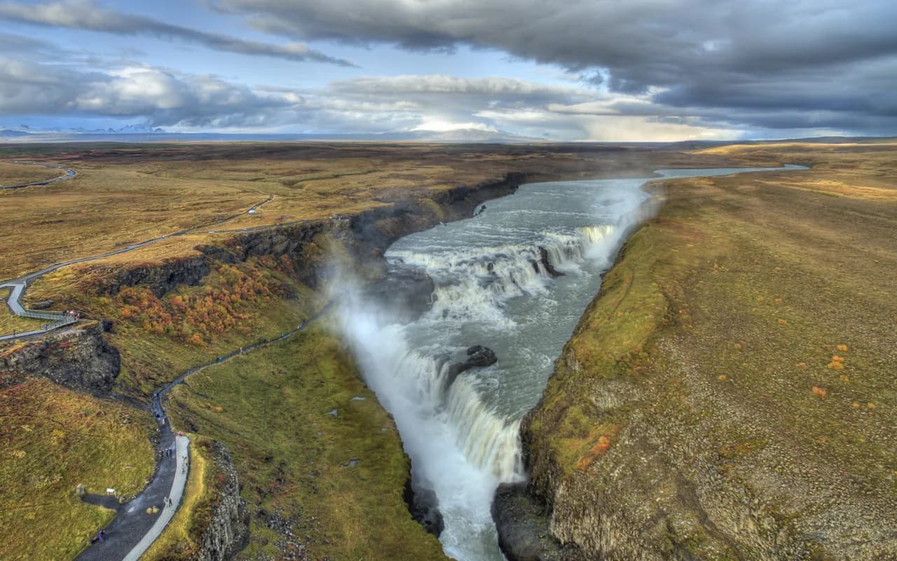 Gullfoss şəlaləsi