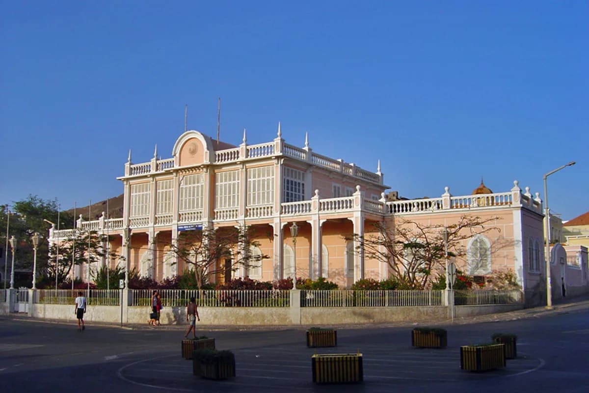 Mindelo şəhəri və liman