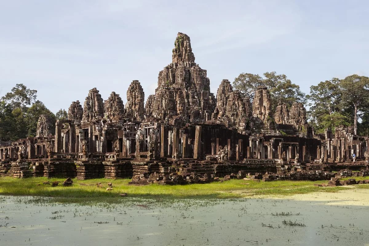 Angkorda Bayon məbədi