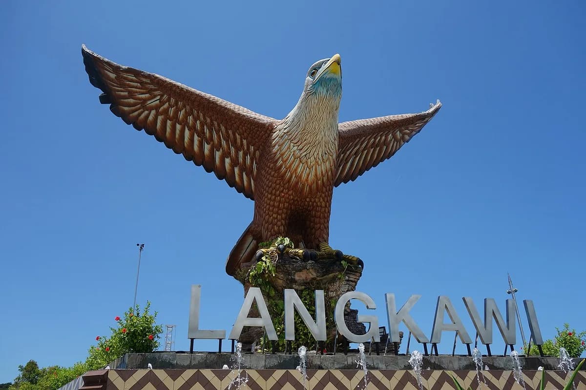 Langkavidə ada və dəniz mənzərəsi