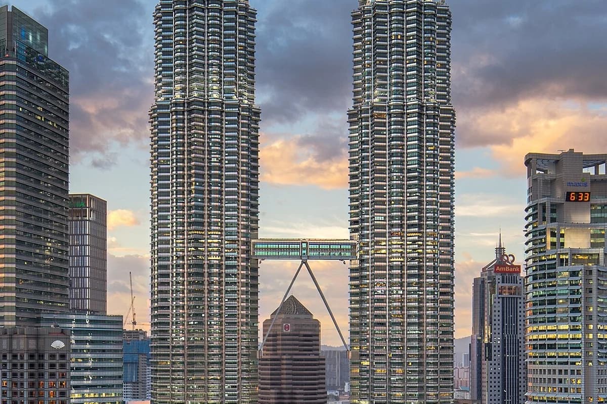 Petronas əkiz qüllələri