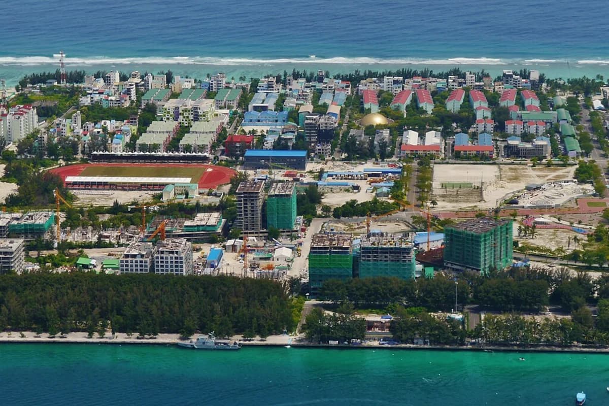 Hulhumale adasında sahil mənzərəsi