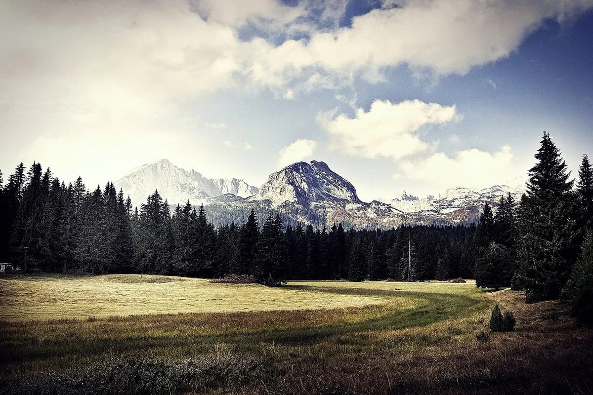 Durmitor Milli Parkında dağ mənzərəsi