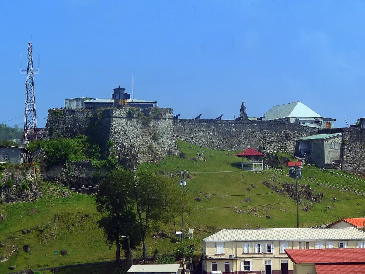Qrenadada Sent-Corces üzərindəki Fort Corc qalası