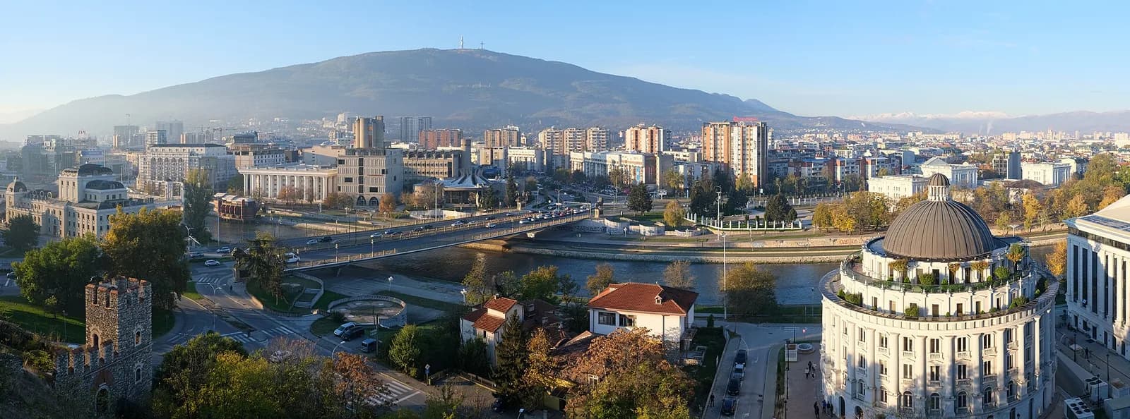 Şimali Makedoniyanın paytaxtı Üsküb (Skopje) mərkəzi