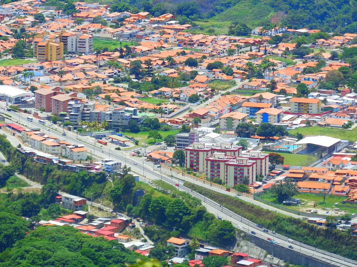 And dağları arasında Merida şəhəri