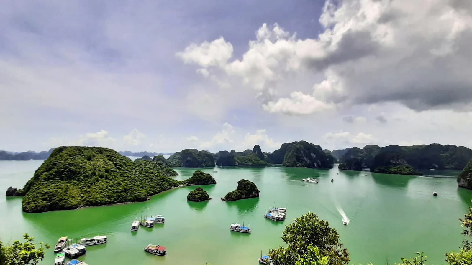 Vyetnamda Ha Long körfəzi