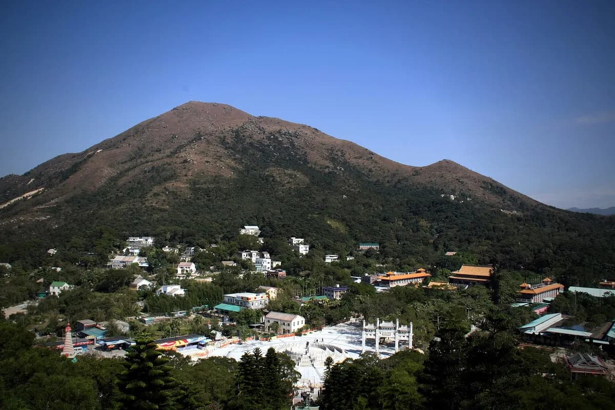 Lantau adasında Nqonq Pinq və Böyük Budda