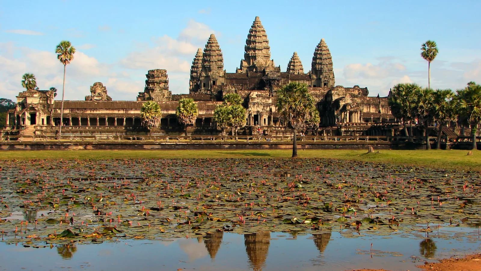 Kambocada Angkor Wat məbədi