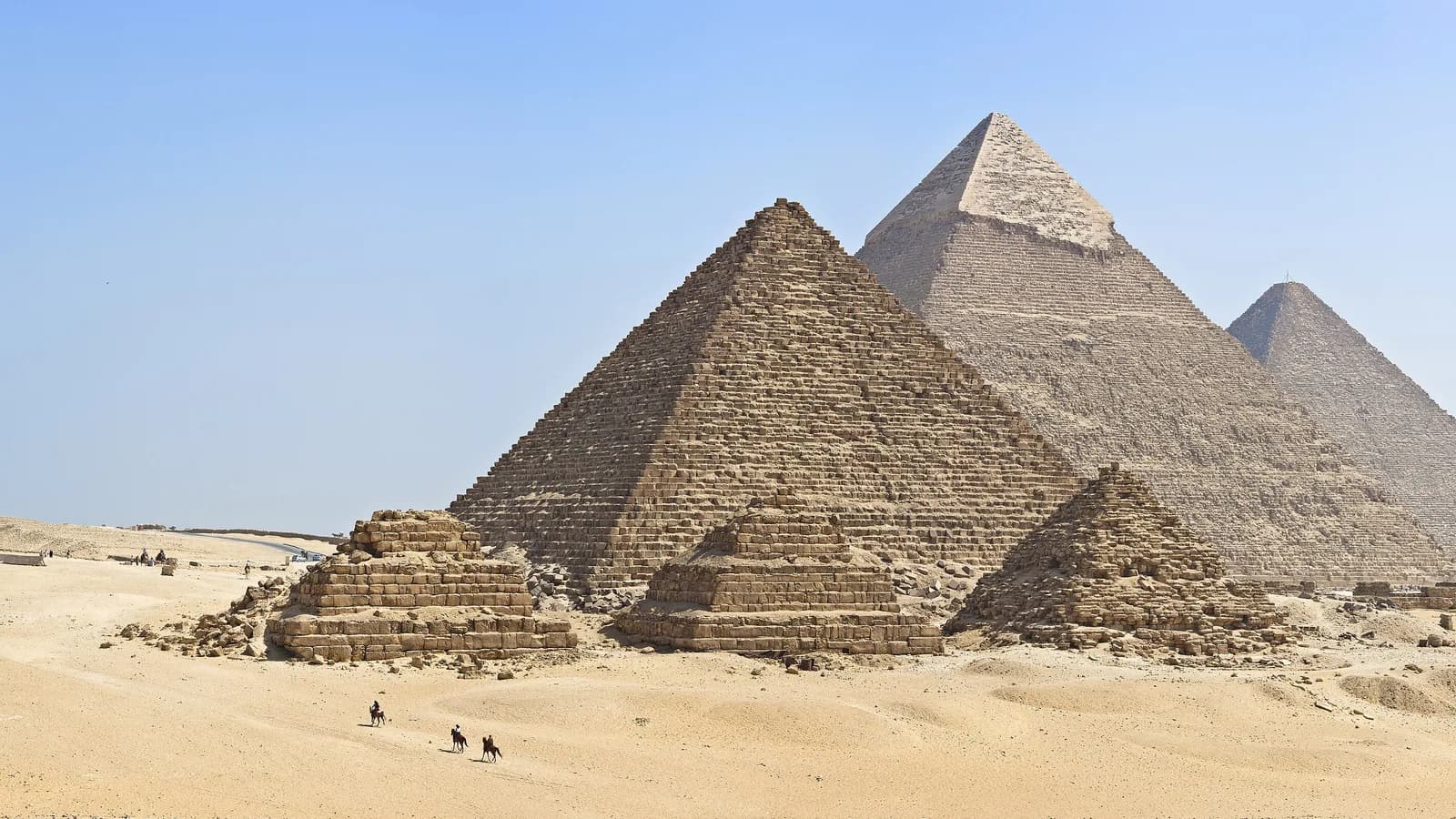 Misirdə Giza piramidaları və Sfinks