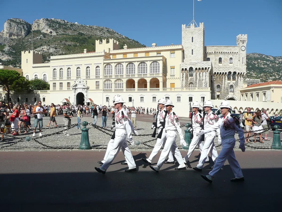 Monakoda Knyaz sarayı və köhnə şəhər
