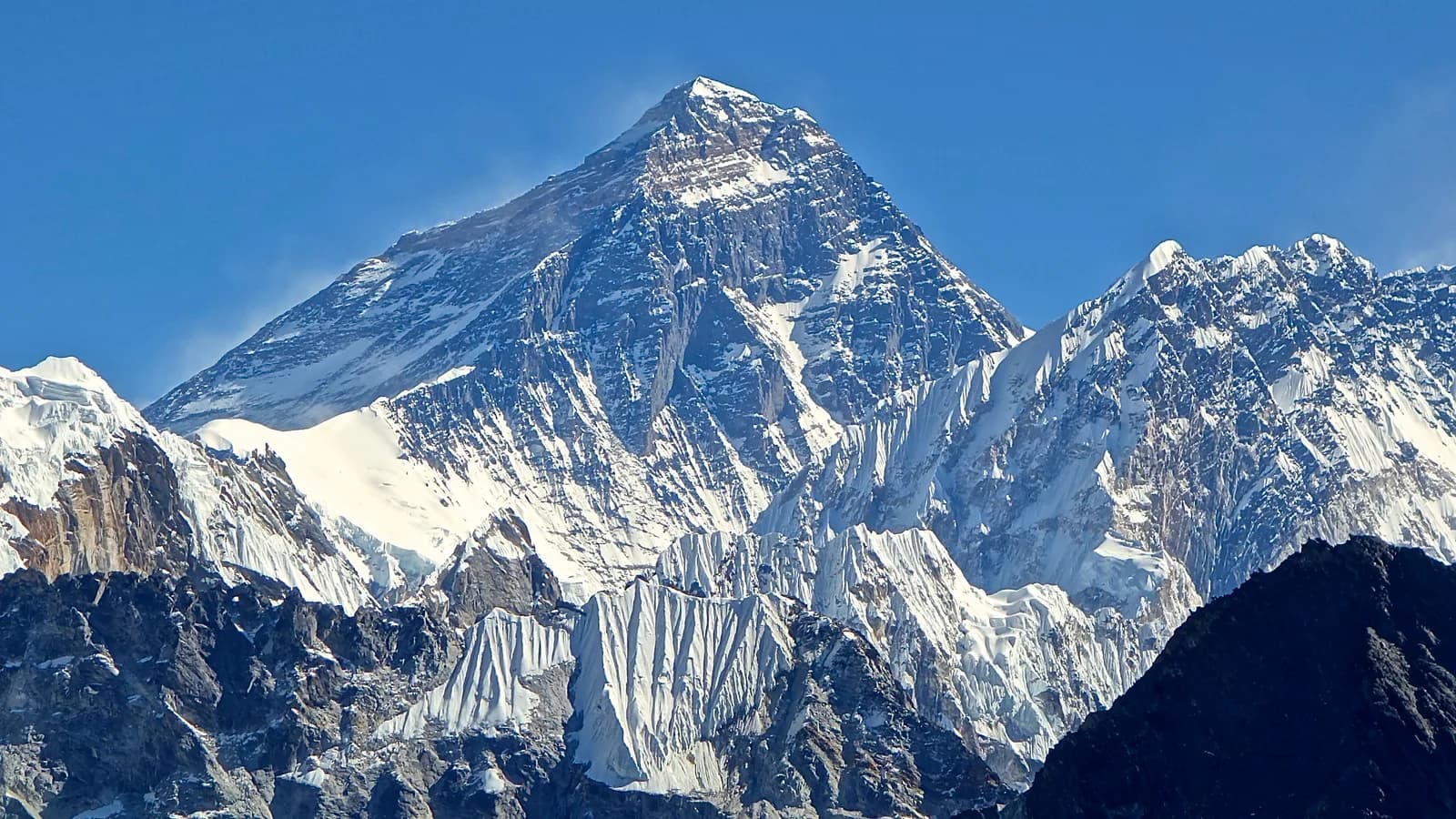 Nepalda Himalay dağları və Everest zirvəsi