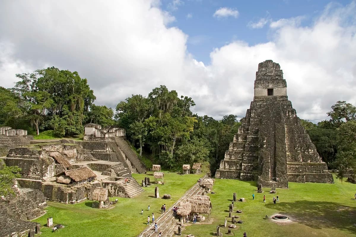 Tikal maya piramidaları, Qvatemala