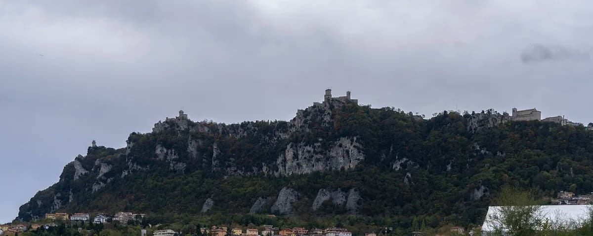 San-Marinoda Titano dağı və qüllələr