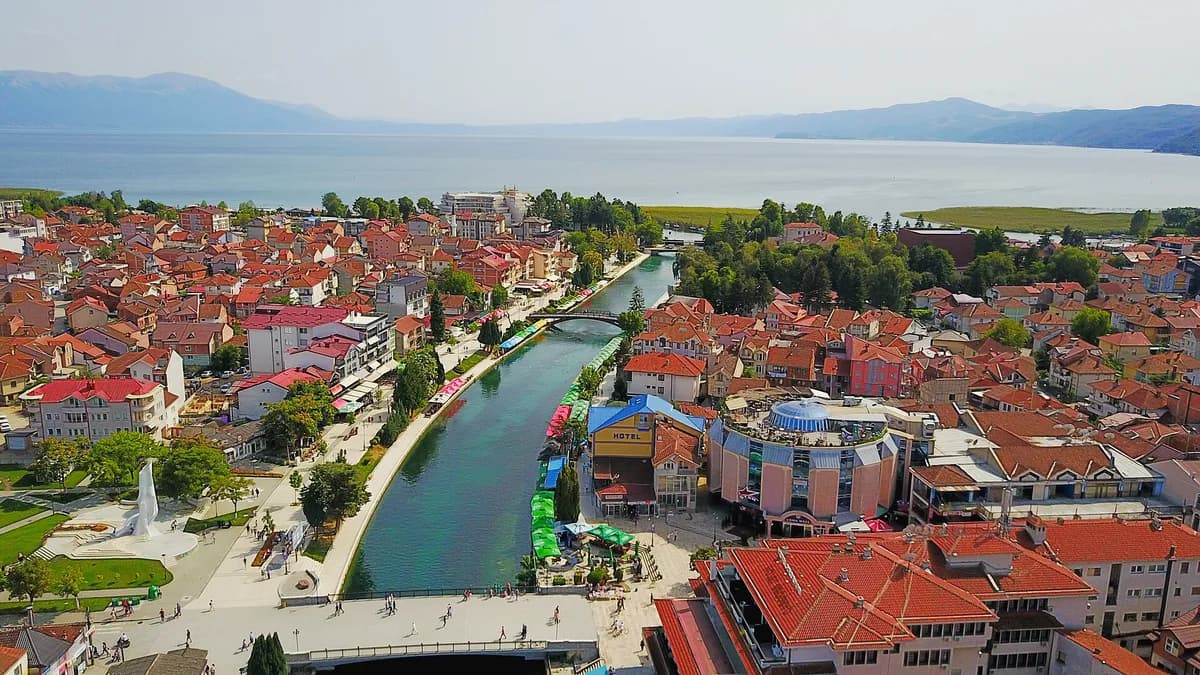 Ohrid gölü sahilində Struqa şəhəri