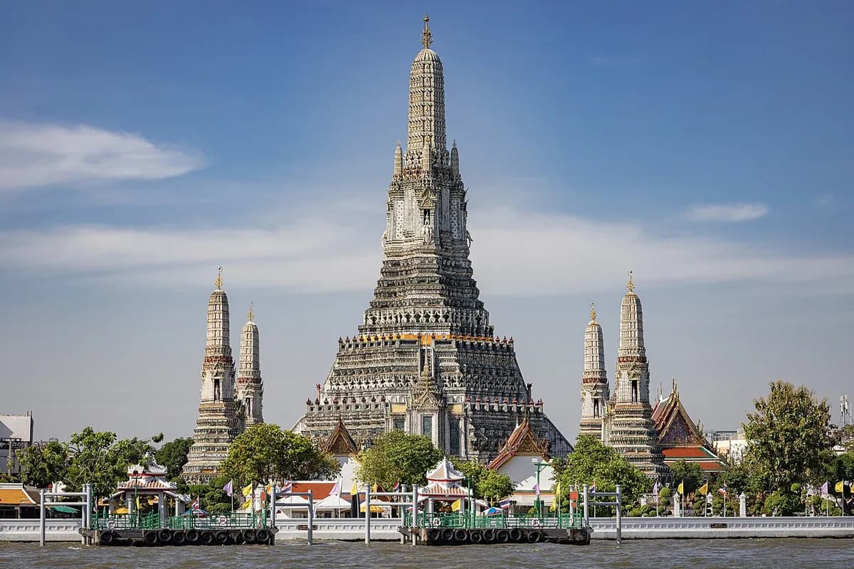 Banqkokda Wat Arun məbədi