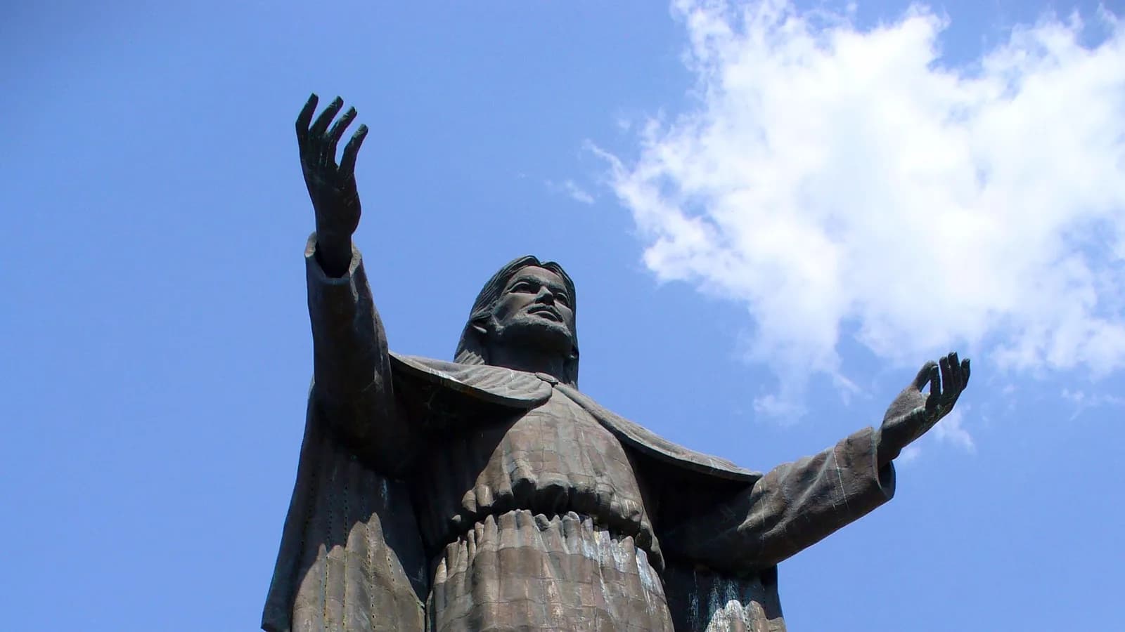 Dilidə Cristo Rei heykəli və sahil