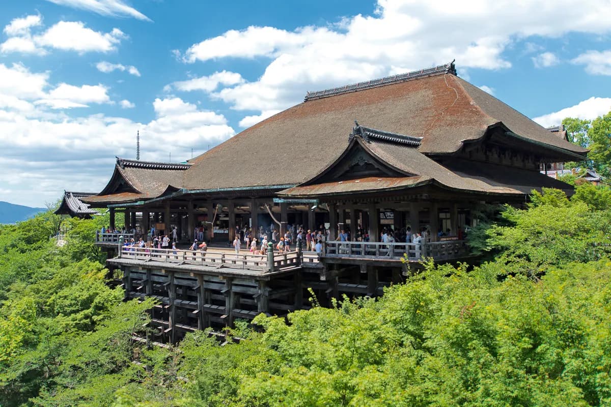 Kiotoda Kiyomizu-dera məbədi